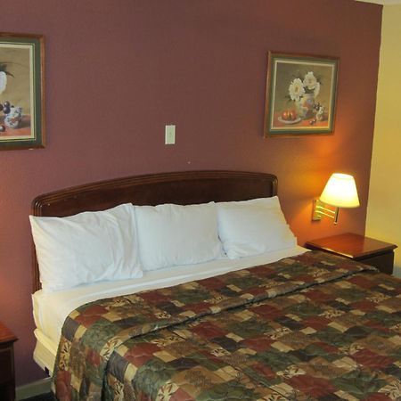 First Western Inn - Fairmont City Luaran gambar