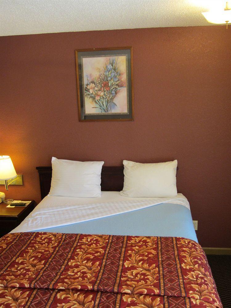 First Western Inn - Fairmont City Luaran gambar