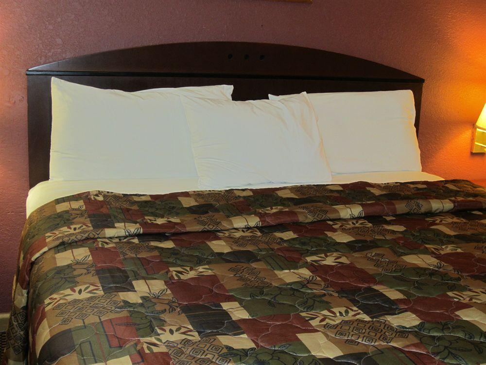 First Western Inn - Fairmont City Luaran gambar
