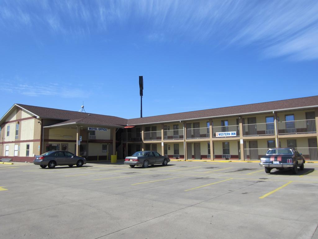 First Western Inn - Fairmont City Luaran gambar