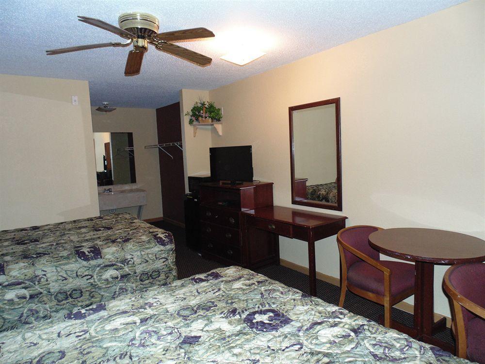 First Western Inn - Fairmont City Luaran gambar