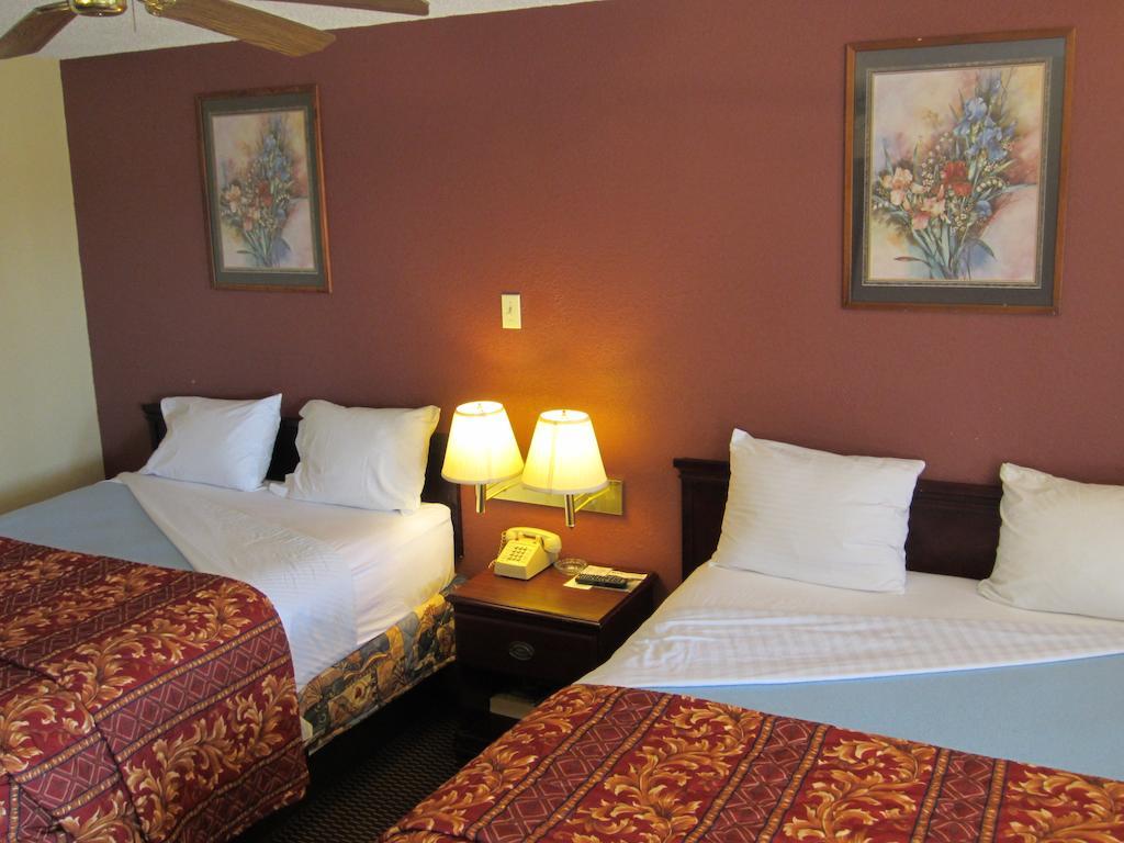 First Western Inn - Fairmont City Luaran gambar