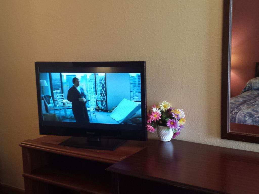 First Western Inn - Fairmont City Luaran gambar