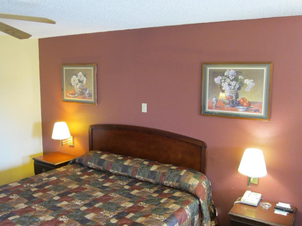 First Western Inn - Fairmont City Luaran gambar
