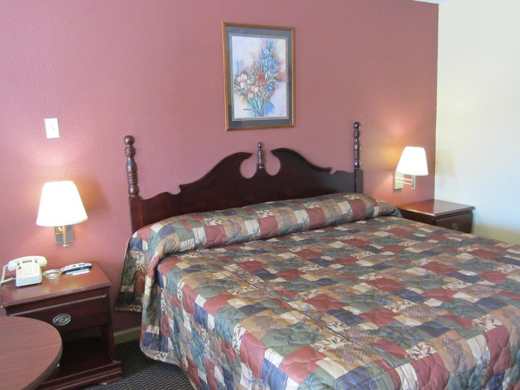First Western Inn - Fairmont City Luaran gambar