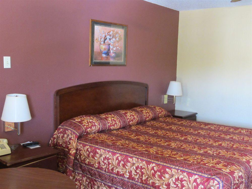 First Western Inn - Fairmont City Luaran gambar