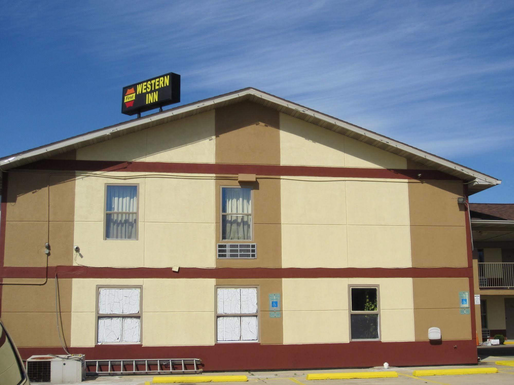First Western Inn - Fairmont City Luaran gambar