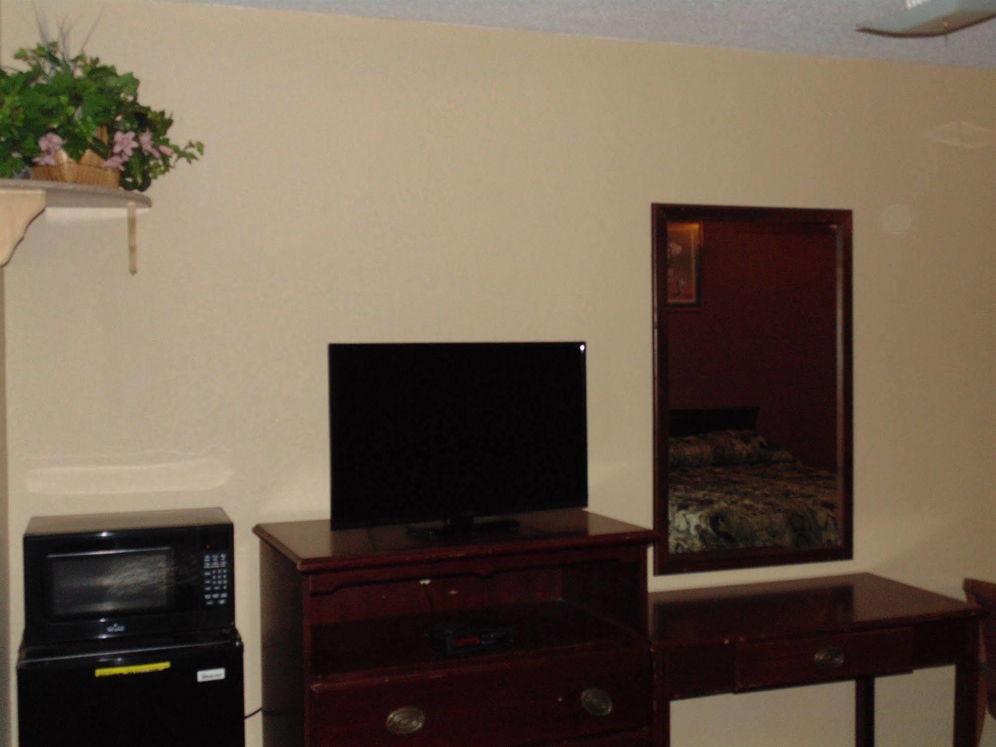 First Western Inn - Fairmont City Luaran gambar