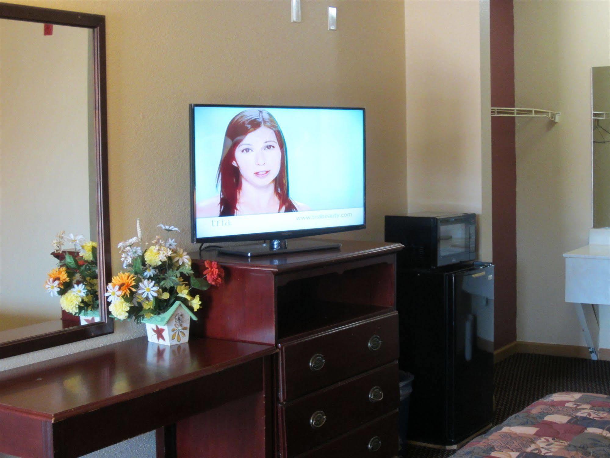 First Western Inn - Fairmont City Luaran gambar