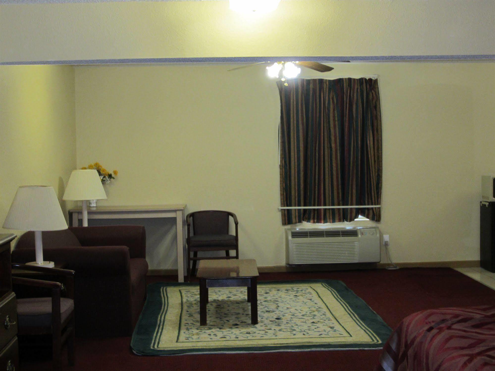 First Western Inn - Fairmont City Luaran gambar