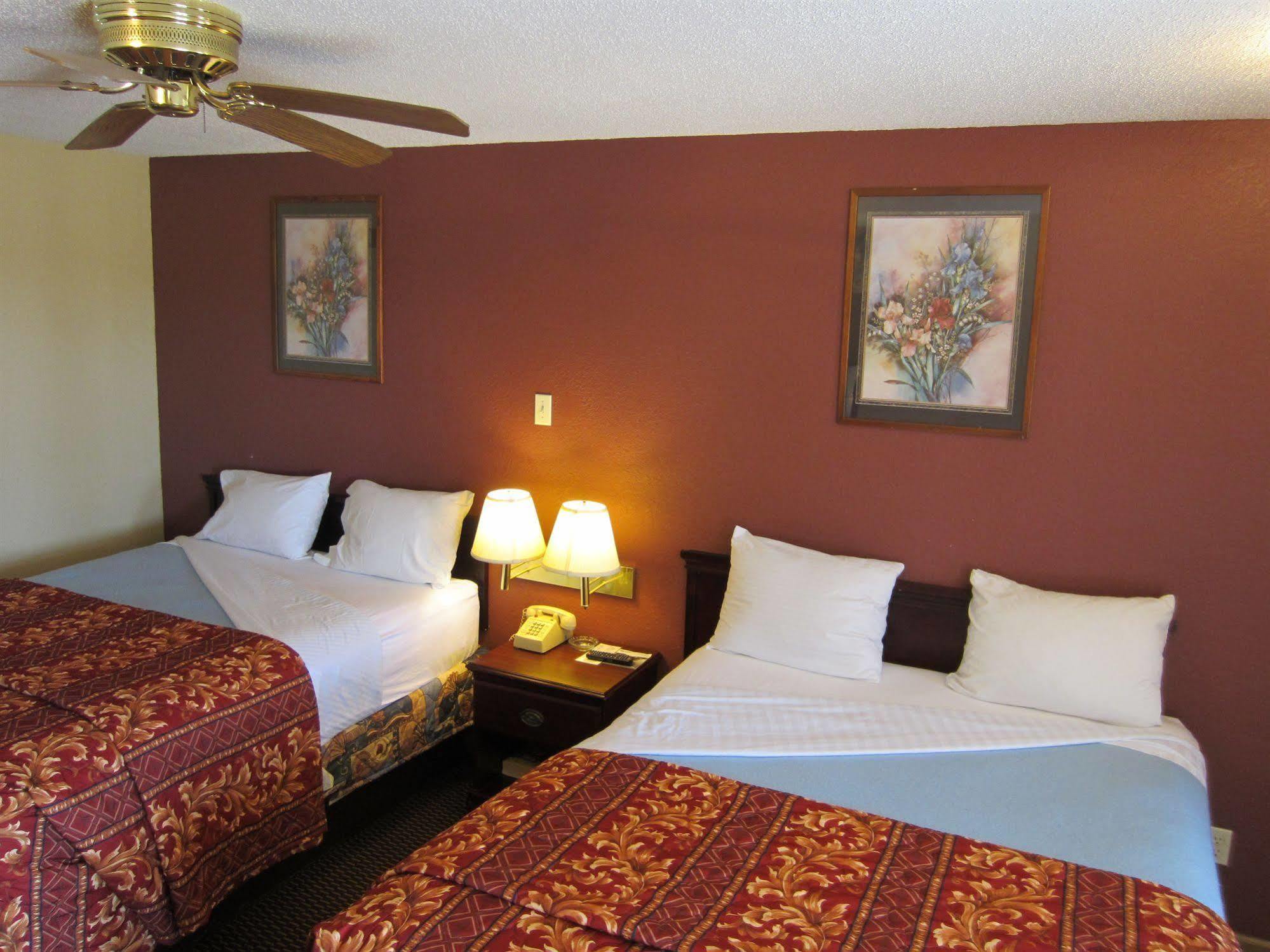 First Western Inn - Fairmont City Luaran gambar