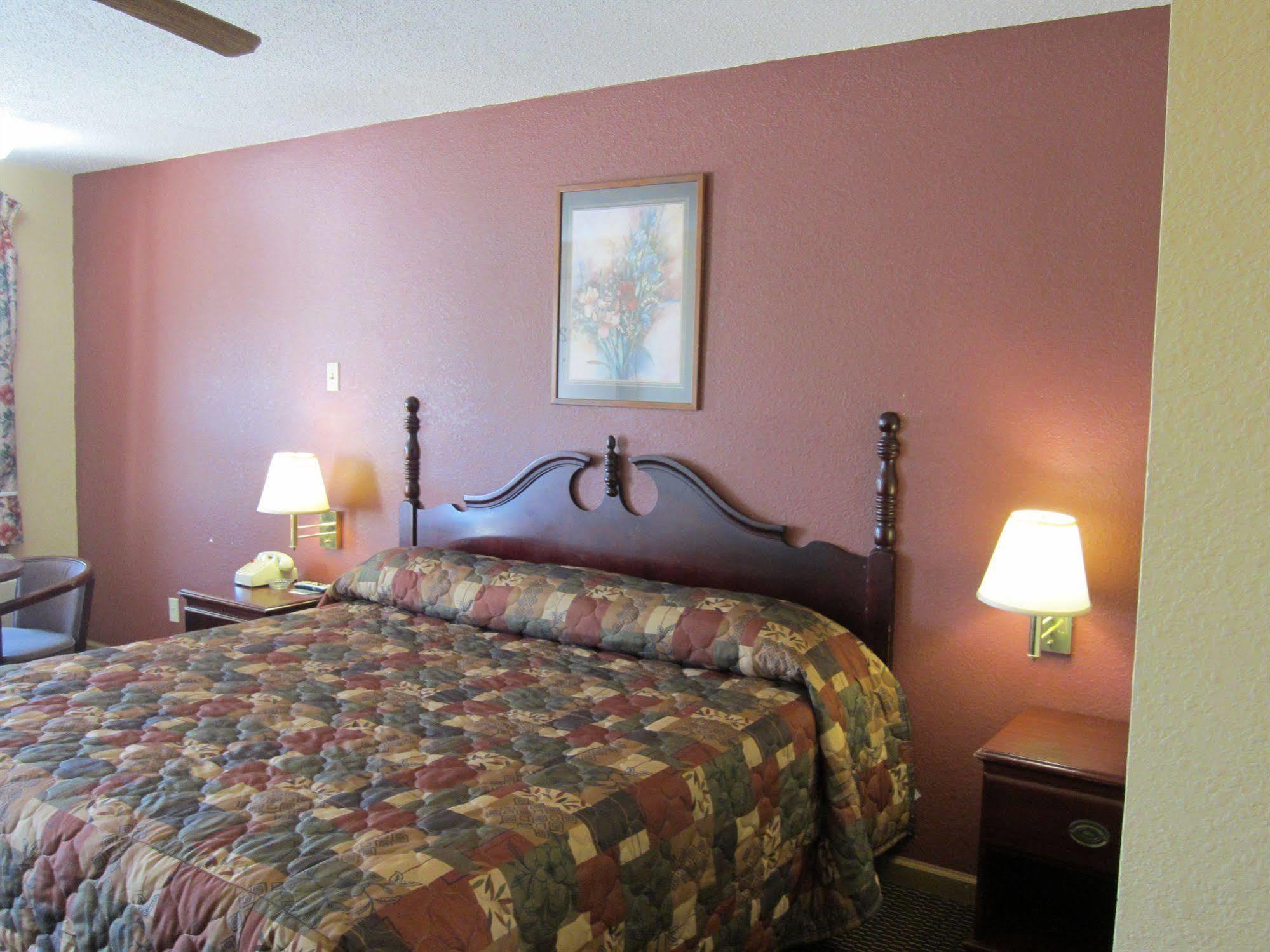 First Western Inn - Fairmont City Luaran gambar