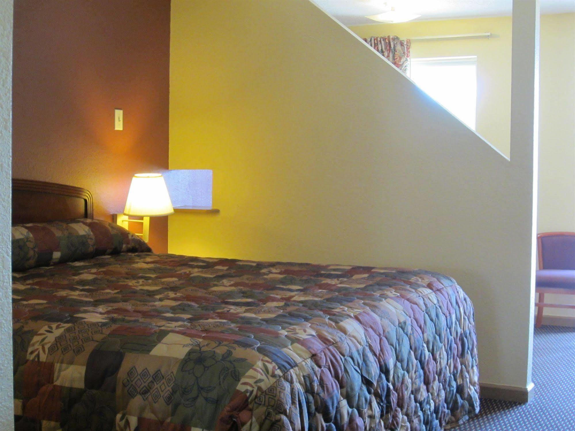 First Western Inn - Fairmont City Luaran gambar