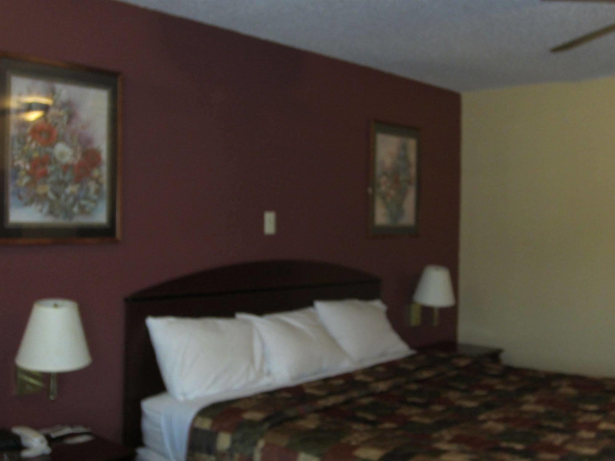 First Western Inn - Fairmont City Luaran gambar