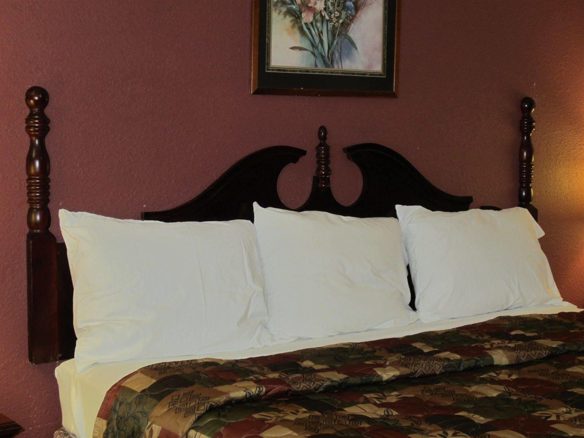 First Western Inn - Fairmont City Luaran gambar