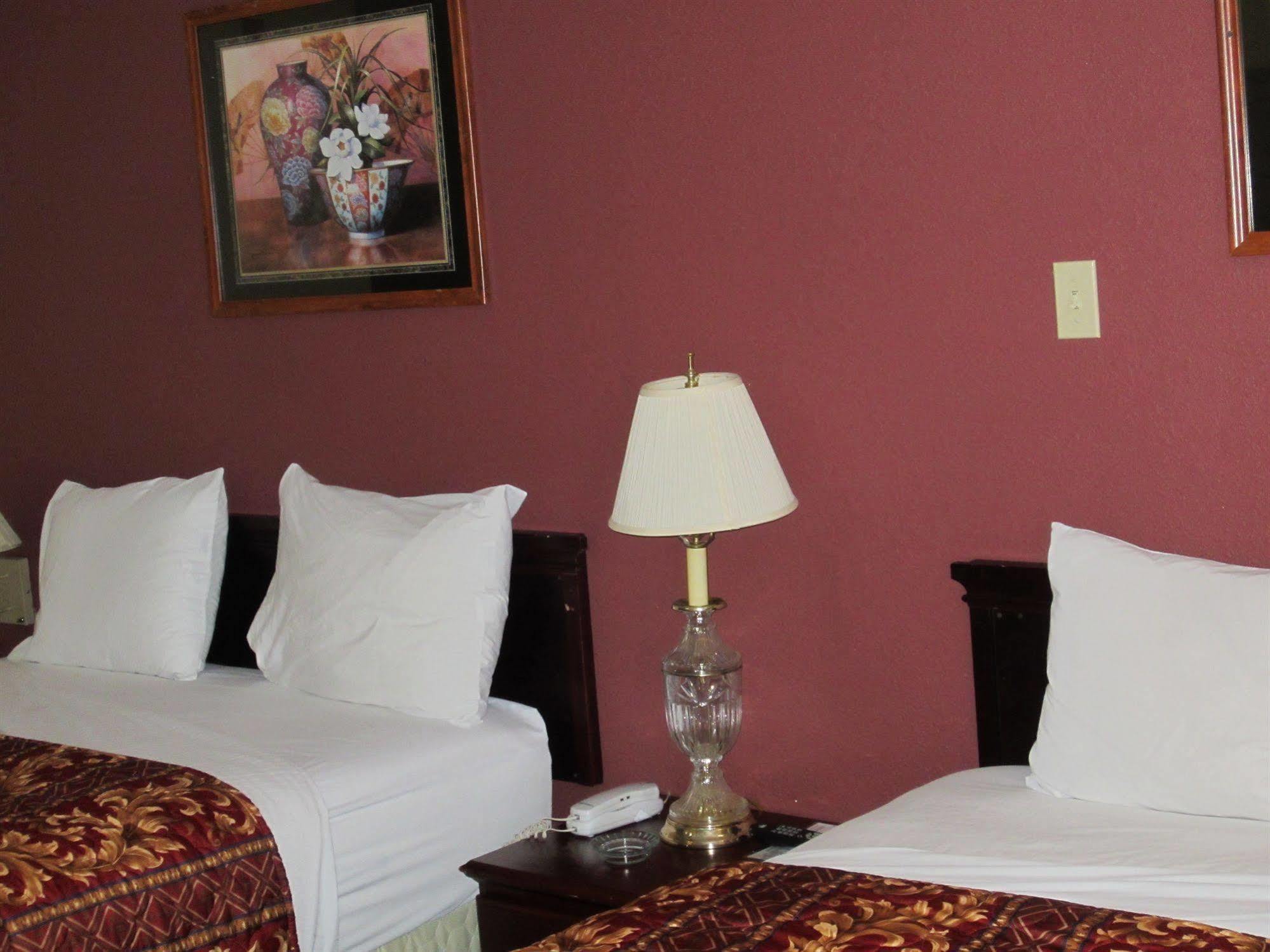 First Western Inn - Fairmont City Luaran gambar