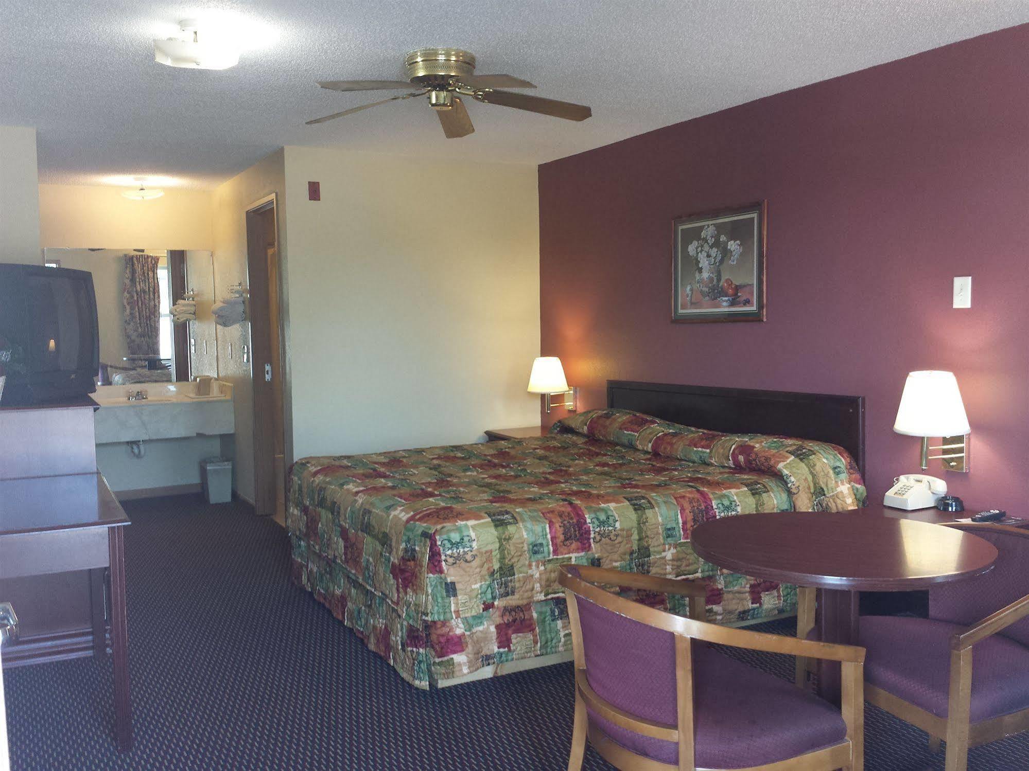 First Western Inn - Fairmont City Luaran gambar