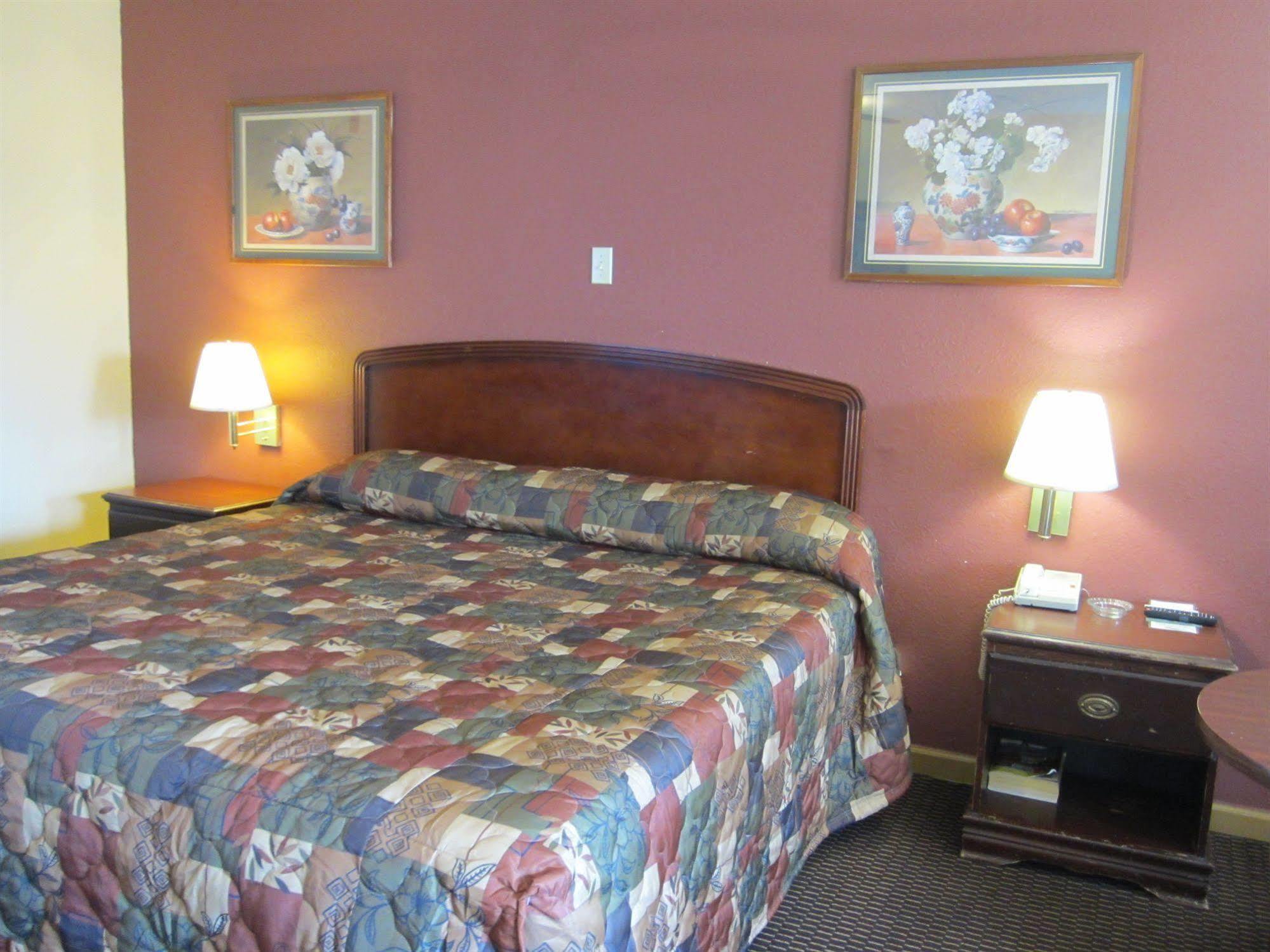 First Western Inn - Fairmont City Luaran gambar