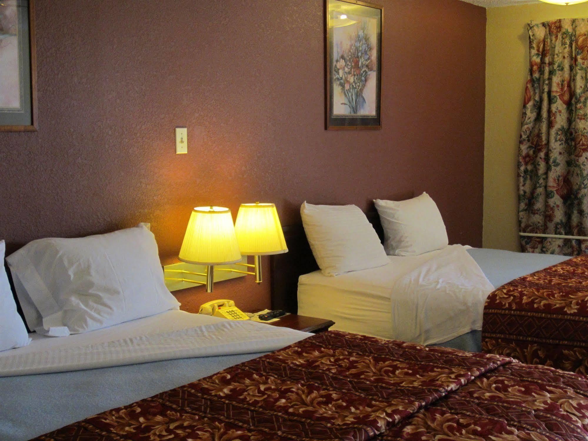 First Western Inn - Fairmont City Luaran gambar